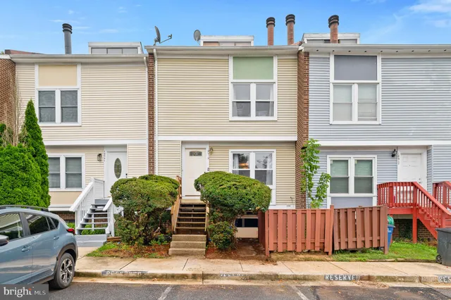 $394,000 | 18919 Pine Ridge Lane, Unit 103, Germantown, MD 20874
