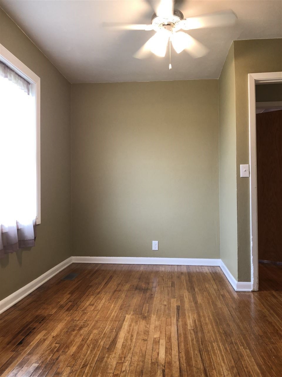4331 East Washburn Road Waterloo, IA 50702 - Photo 4 of 10 Gallery Image 4