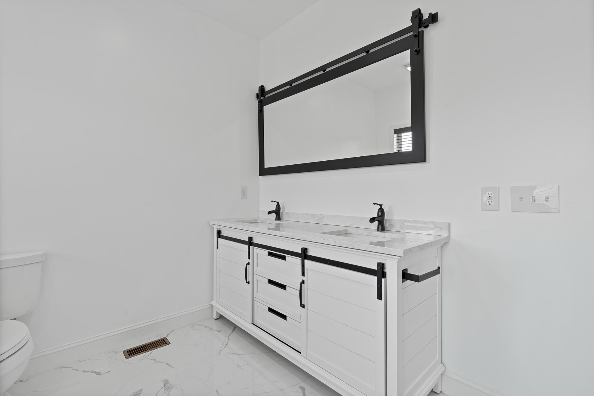28 Henderson Road Lynchburg, TN 37352 - Photo 20 of 50 a bathroom with a sink toilet and mirror
