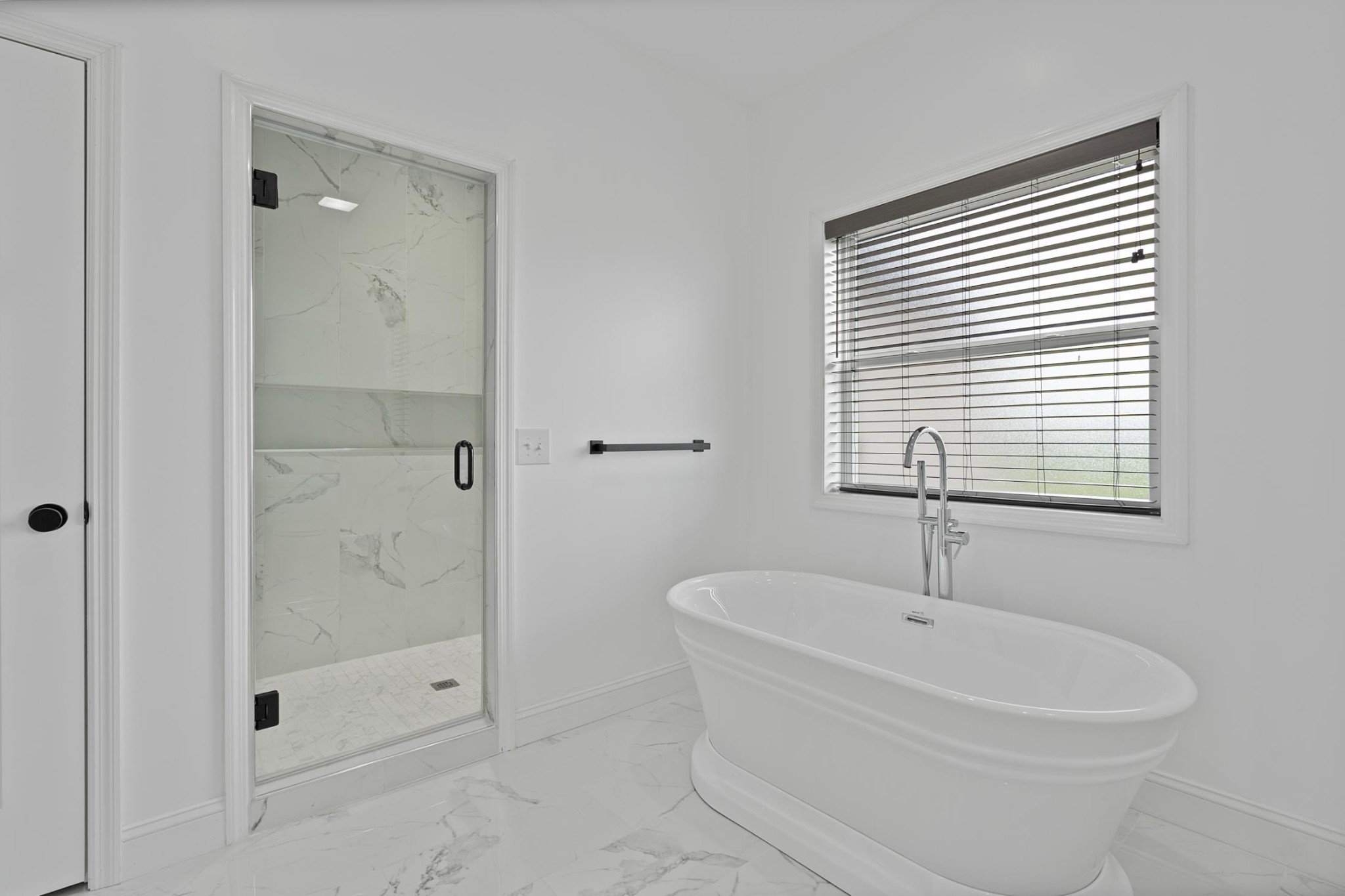 28 Henderson Road Lynchburg, TN 37352 - Photo 21 of 50 a white bath tub sitting next to a shower