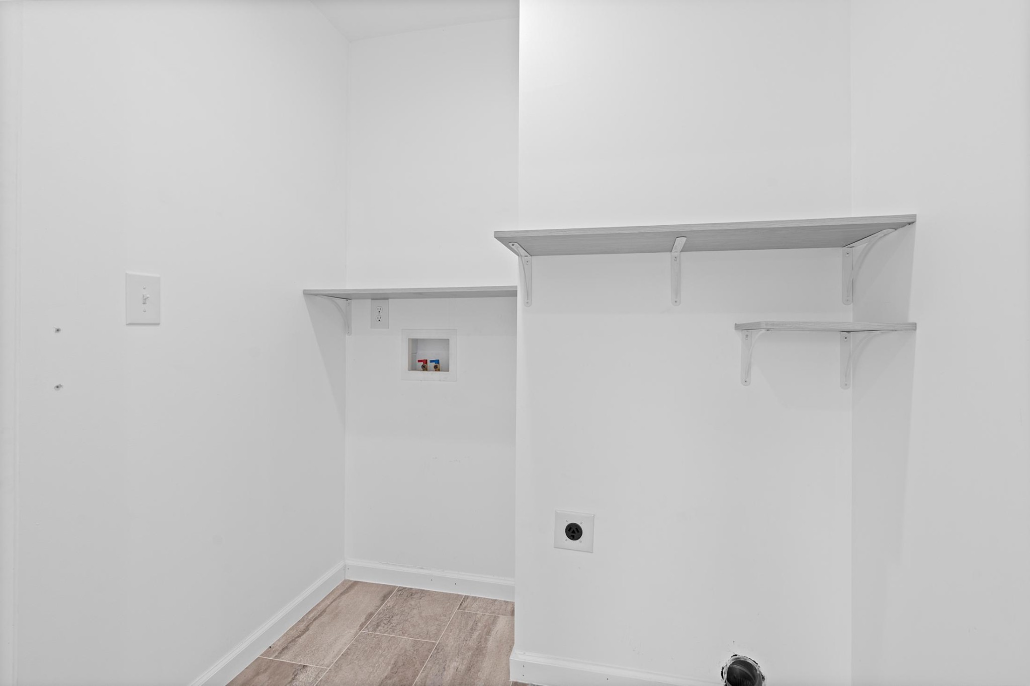 28 Henderson Road Lynchburg, TN 37352 - Photo 41 of 50 a view of an empty walk in closet