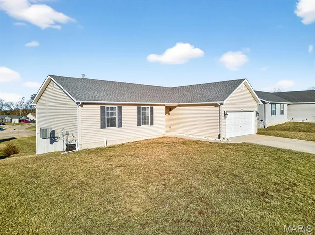 $325,000 | 523 Falcons Flight, Wright City, MO 63390