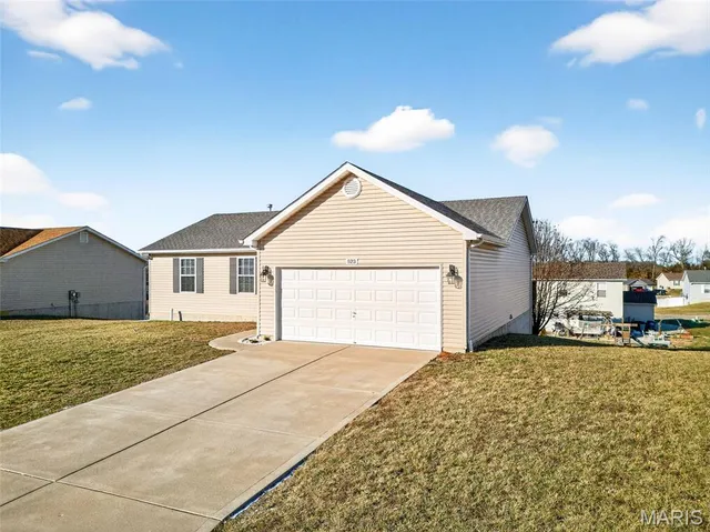 $325,000 | 523 Falcons Flight, Wright City, MO 63390