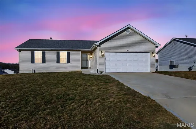 $325,000 | 523 Falcons Flight, Wright City, MO 63390