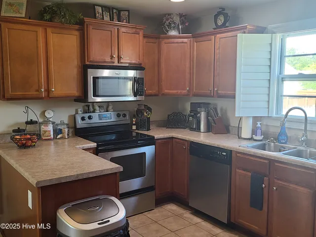 $1,600 | 300 Pine Ridge Lane, Holly Ridge, NC 28445