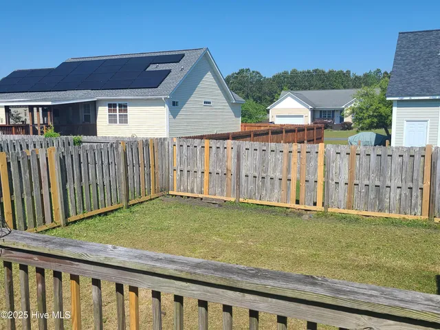 $1,600 | 300 Pine Ridge Lane, Holly Ridge, NC 28445