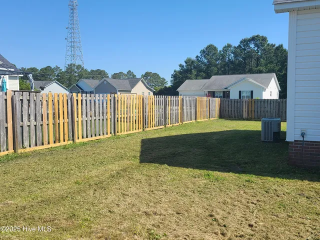 $1,600 | 300 Pine Ridge Lane, Holly Ridge, NC 28445