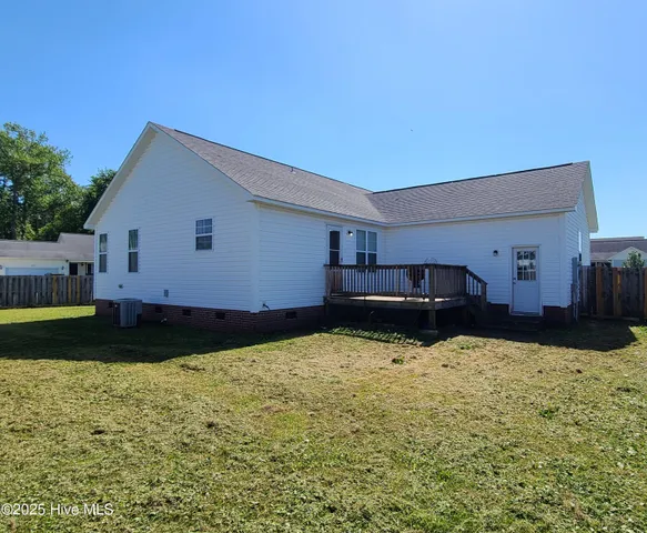 $1,600 | 300 Pine Ridge Lane, Holly Ridge, NC 28445