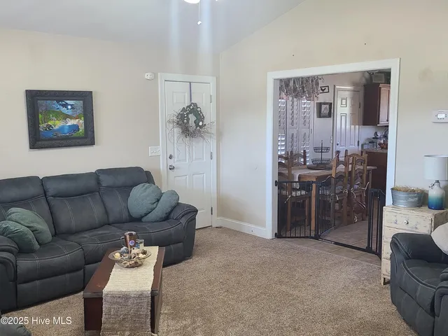 $1,600 | 300 Pine Ridge Lane, Holly Ridge, NC 28445