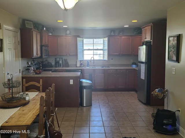 $1,600 | 300 Pine Ridge Lane, Holly Ridge, NC 28445