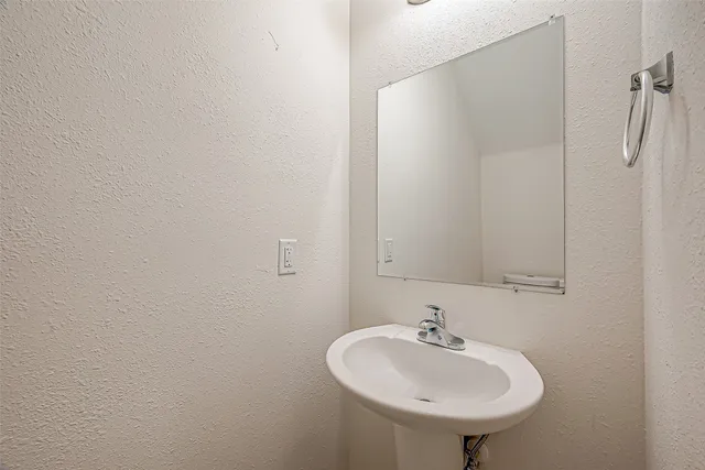 $1,600 | 5530 Hirondel, Unit A, Houston, TX 77033