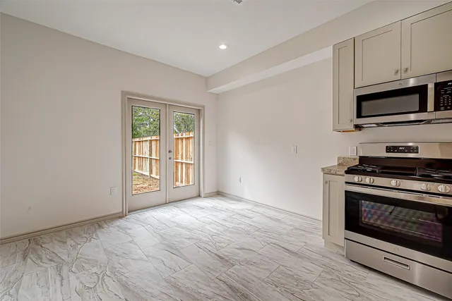 $1,600 | 5530 Hirondel, Unit A, Houston, TX 77033