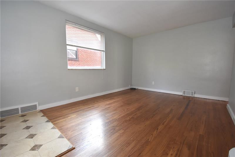 600 Ridgemont Drive Pittsburgh, PA 15220 - Photo 3 of 19 Gallery Image 3