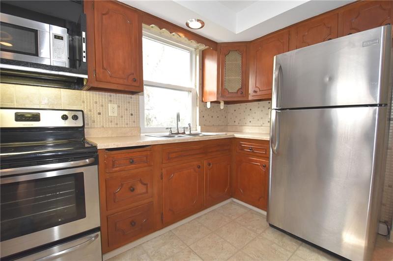 600 Ridgemont Drive Pittsburgh, PA 15220 - Photo 8 of 19 Gallery Image 8