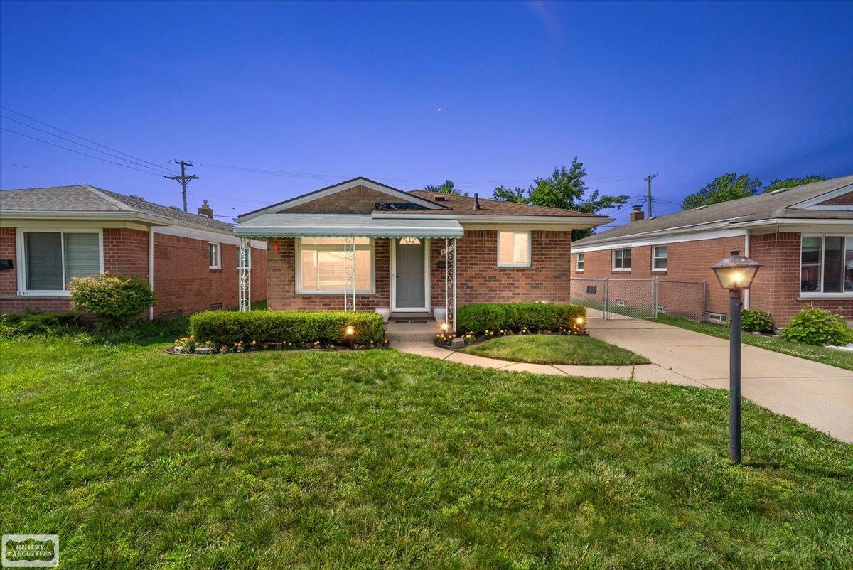 8340 Gerald Avenue Warren, MI 48093 - Photo 1 of 34 Gallery Image 1