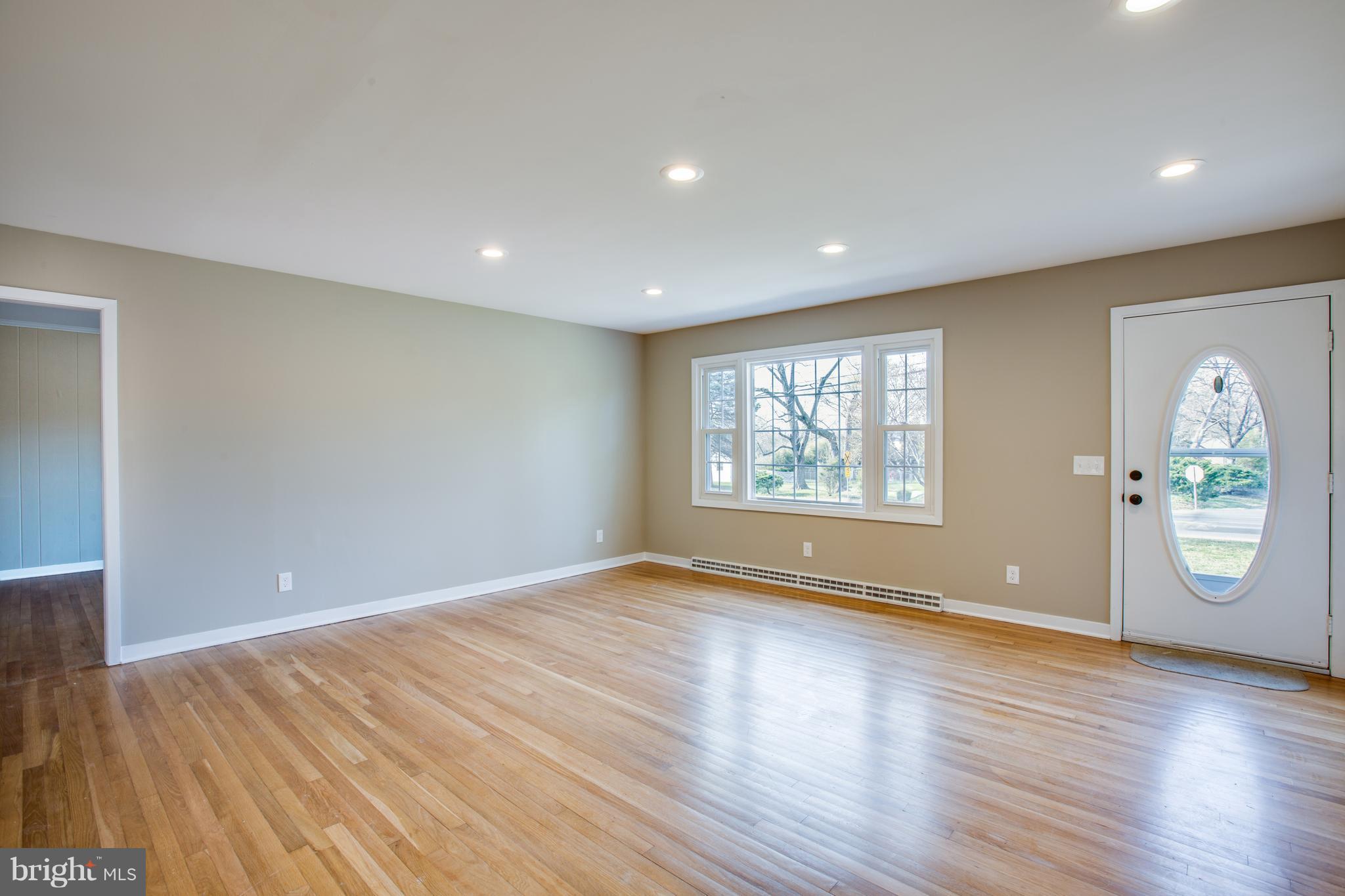 523 Ferry Road Fredericksburg, VA 22405 - Photo 2 of 30 Main Living Room