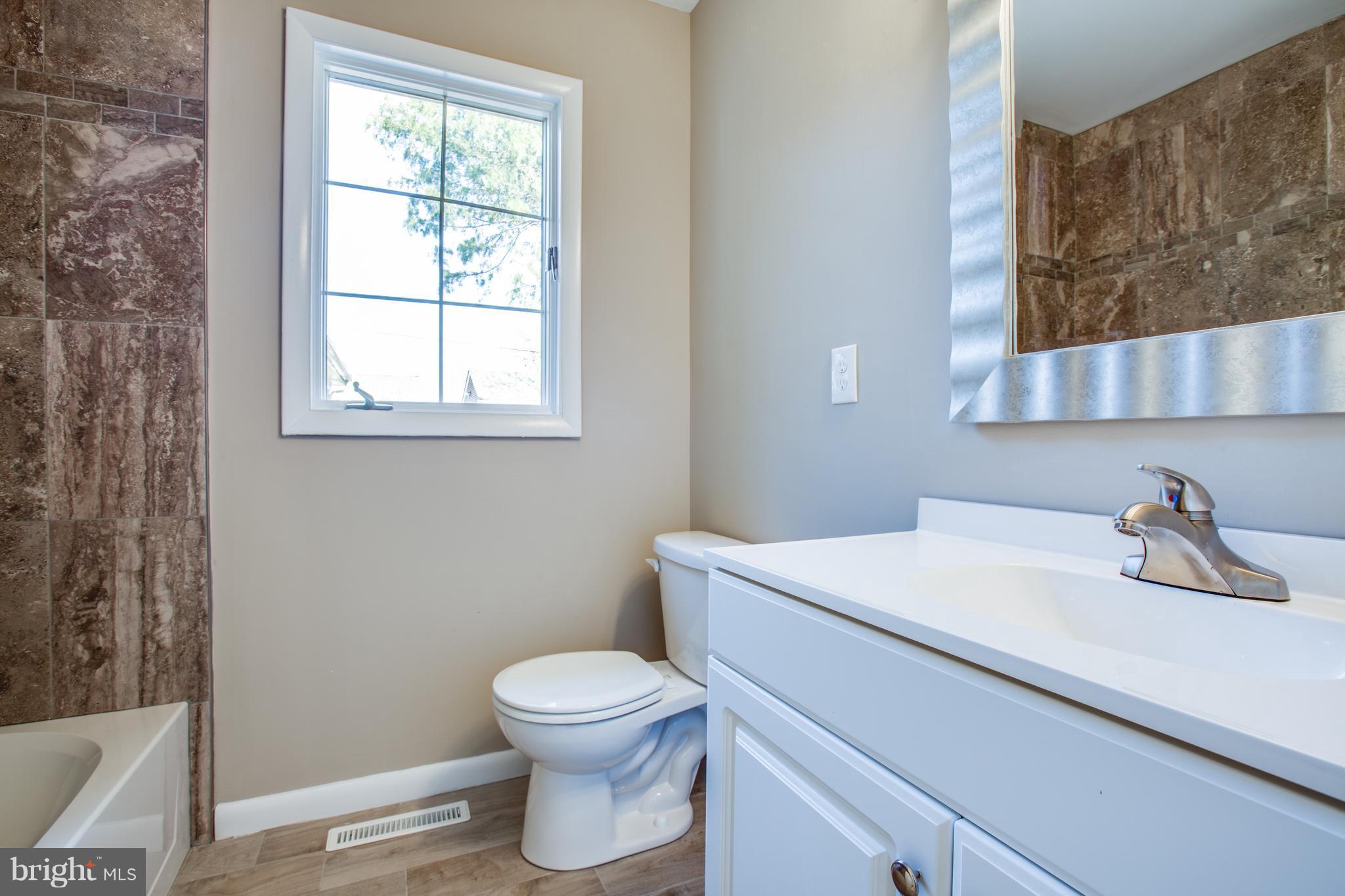 523 Ferry Road Fredericksburg, VA 22405 - Photo 19 of 30 Bath - Suite