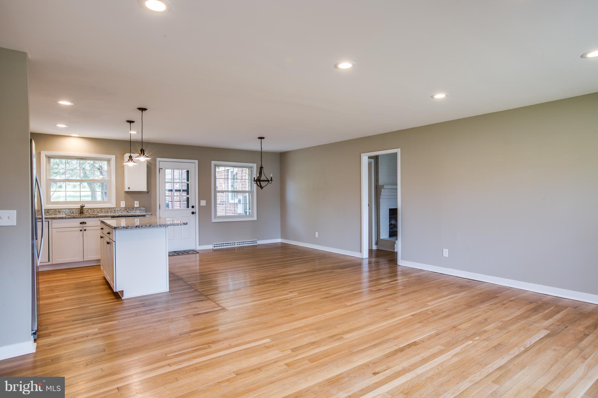 523 Ferry Road Fredericksburg, VA 22405 - Photo 3 of 30 Main Living Room