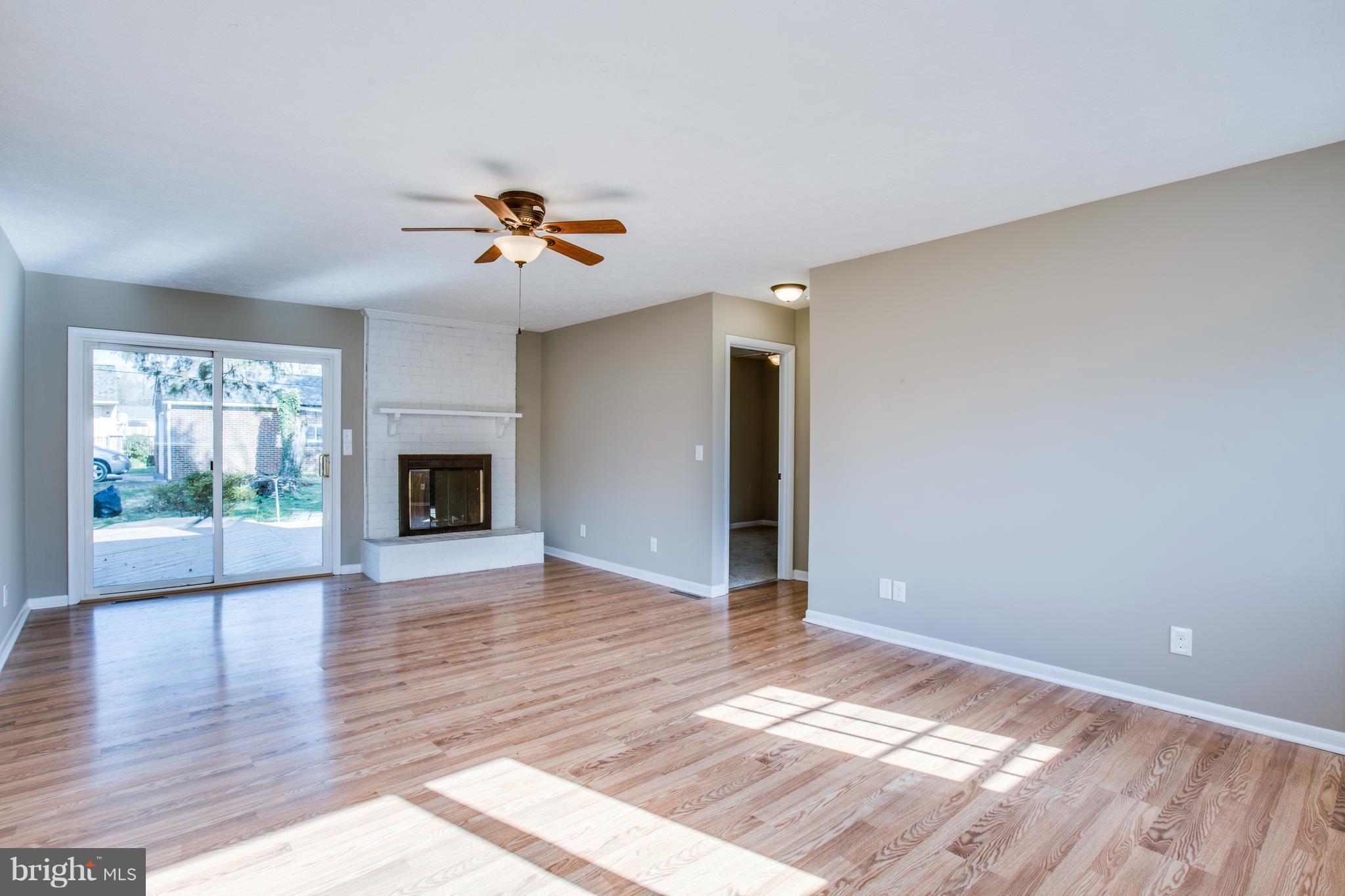 523 Ferry Road Fredericksburg, VA 22405 - Photo 22 of 30 Living Room - Suite