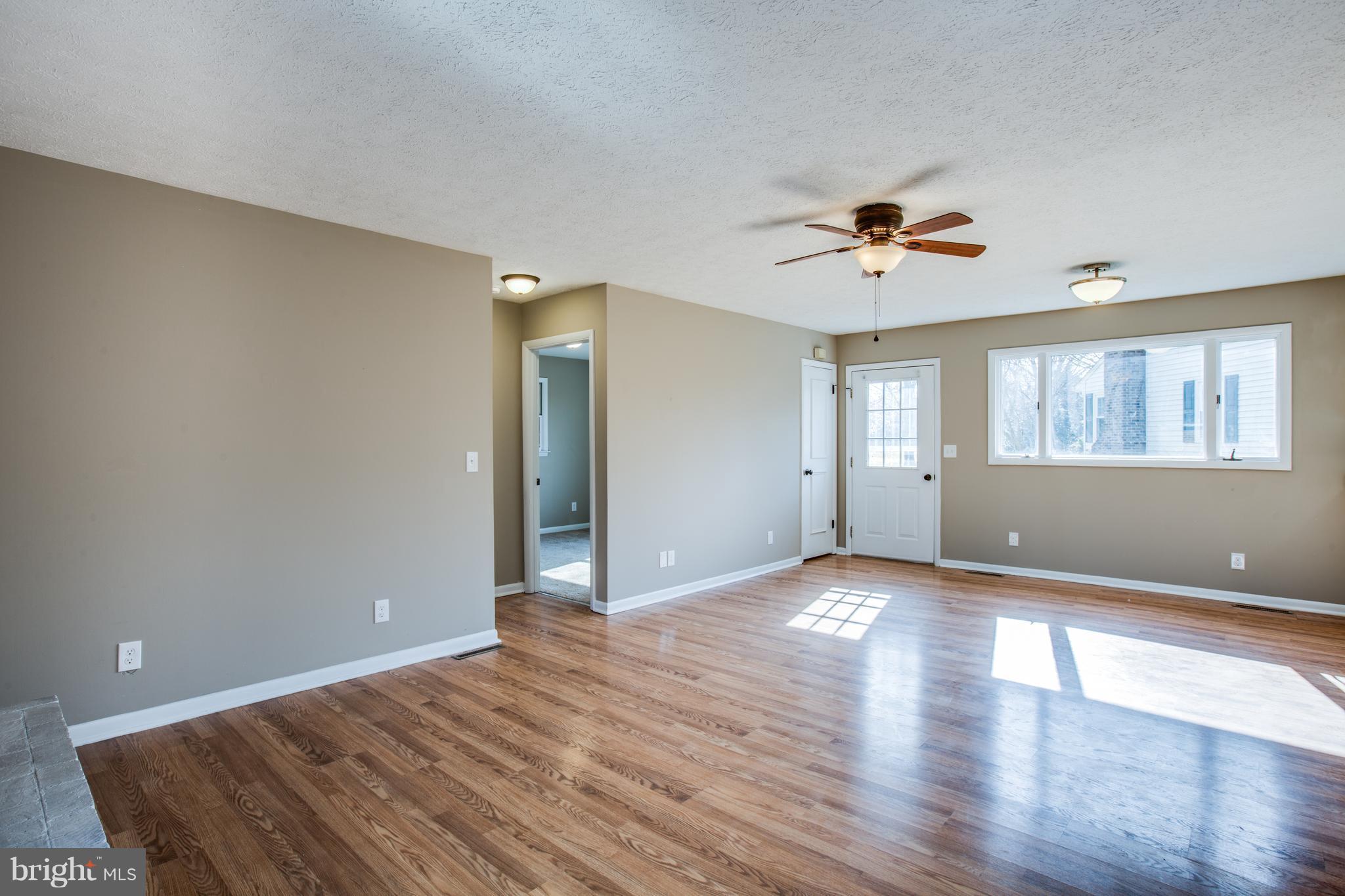 523 Ferry Road Fredericksburg, VA 22405 - Photo 23 of 30 Living Room - Suite