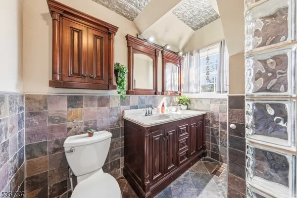 $629,000 | 426 Walnut Street, Roselle, NJ 07203
