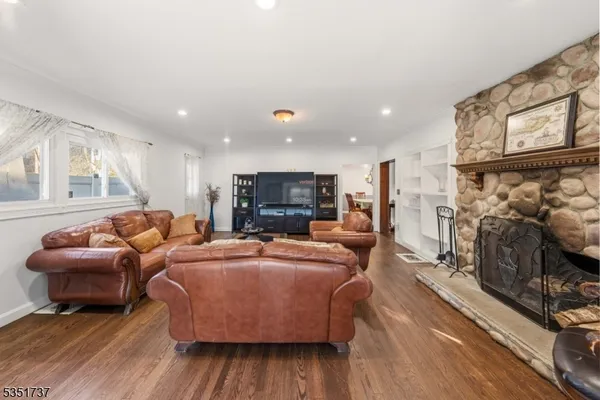 $629,000 | 426 Walnut Street, Roselle, NJ 07203