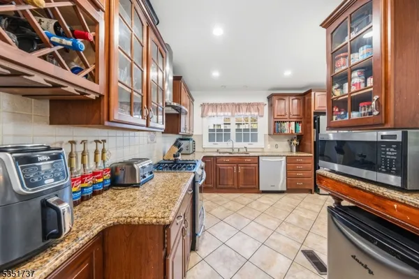 $629,000 | 426 Walnut Street, Roselle, NJ 07203