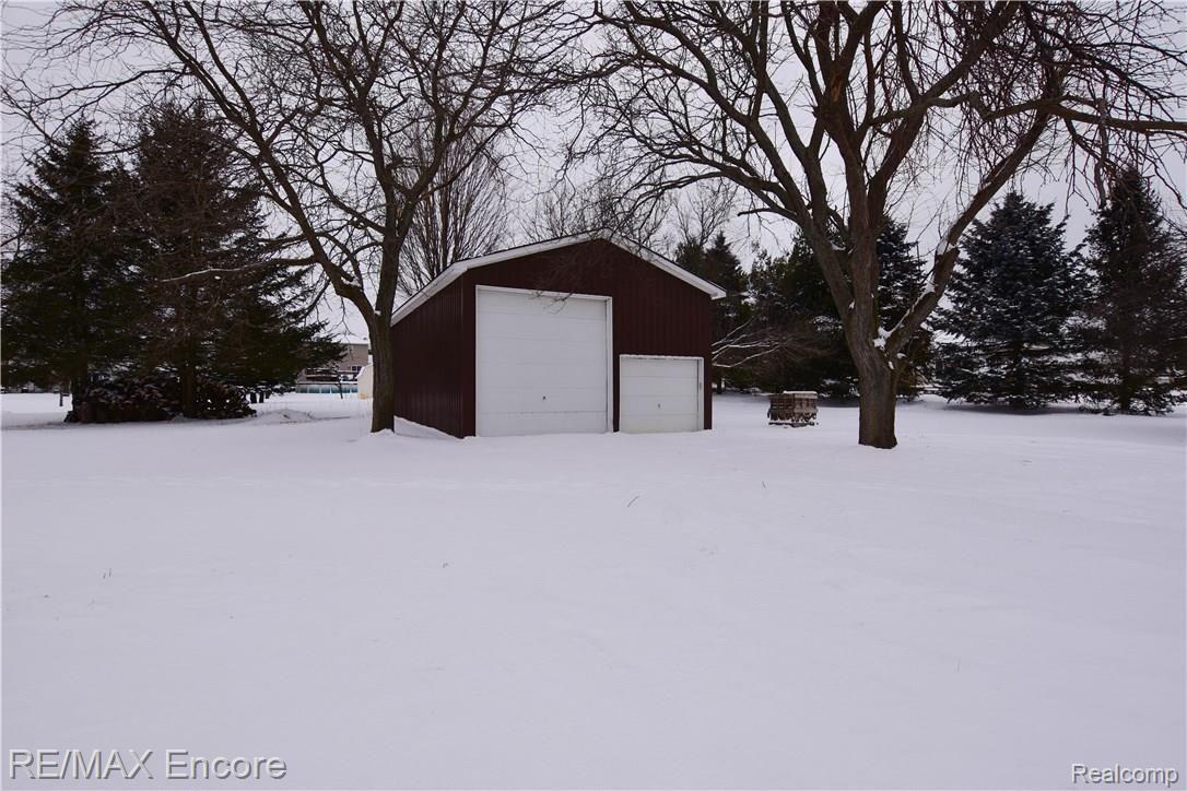 10158 South State Road Goodrich, MI 48438 - Photo 9 of 26 24x40 Pole barn with power