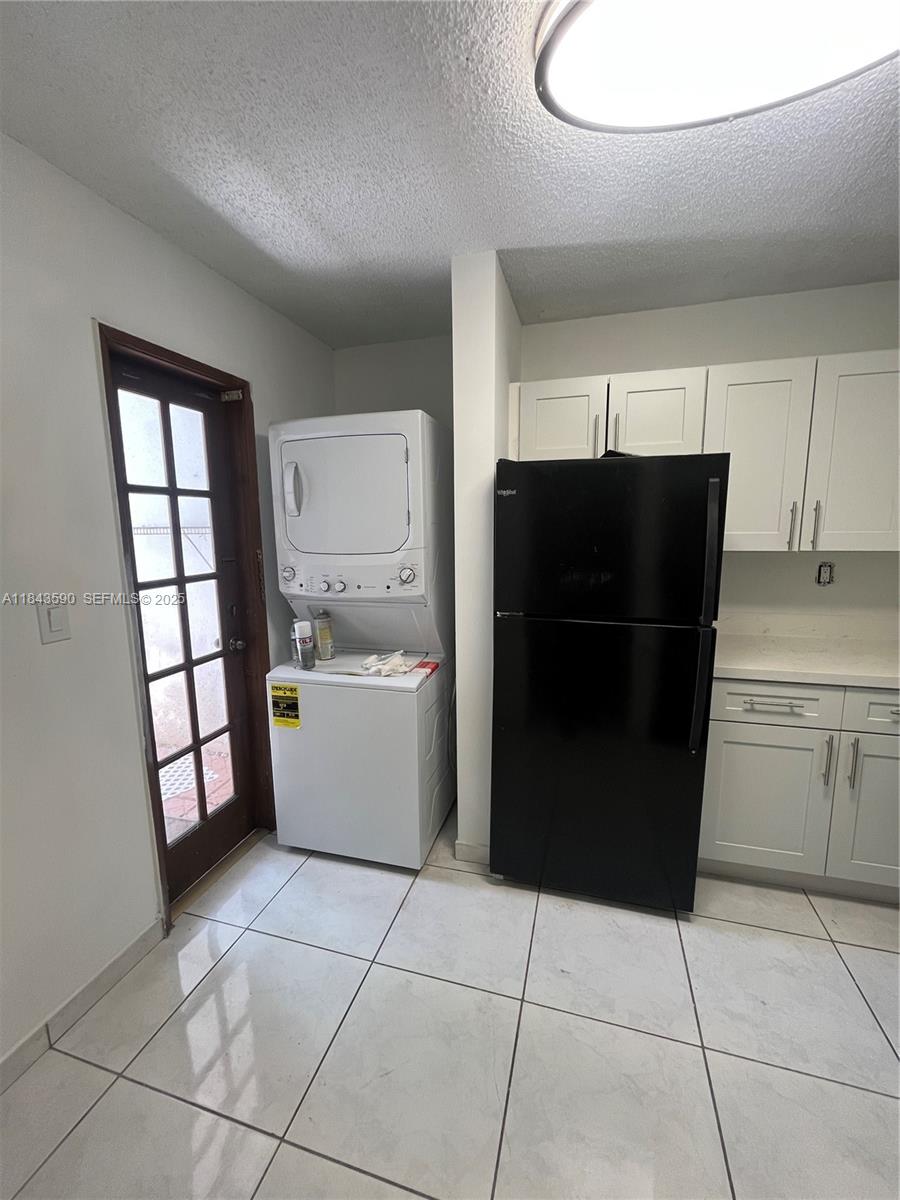 7430 Southwest 153rd Place, Unit 1061 Miami, FL 33193 - Photo 39 of 42 a kitchen with a refrigerator and a sink