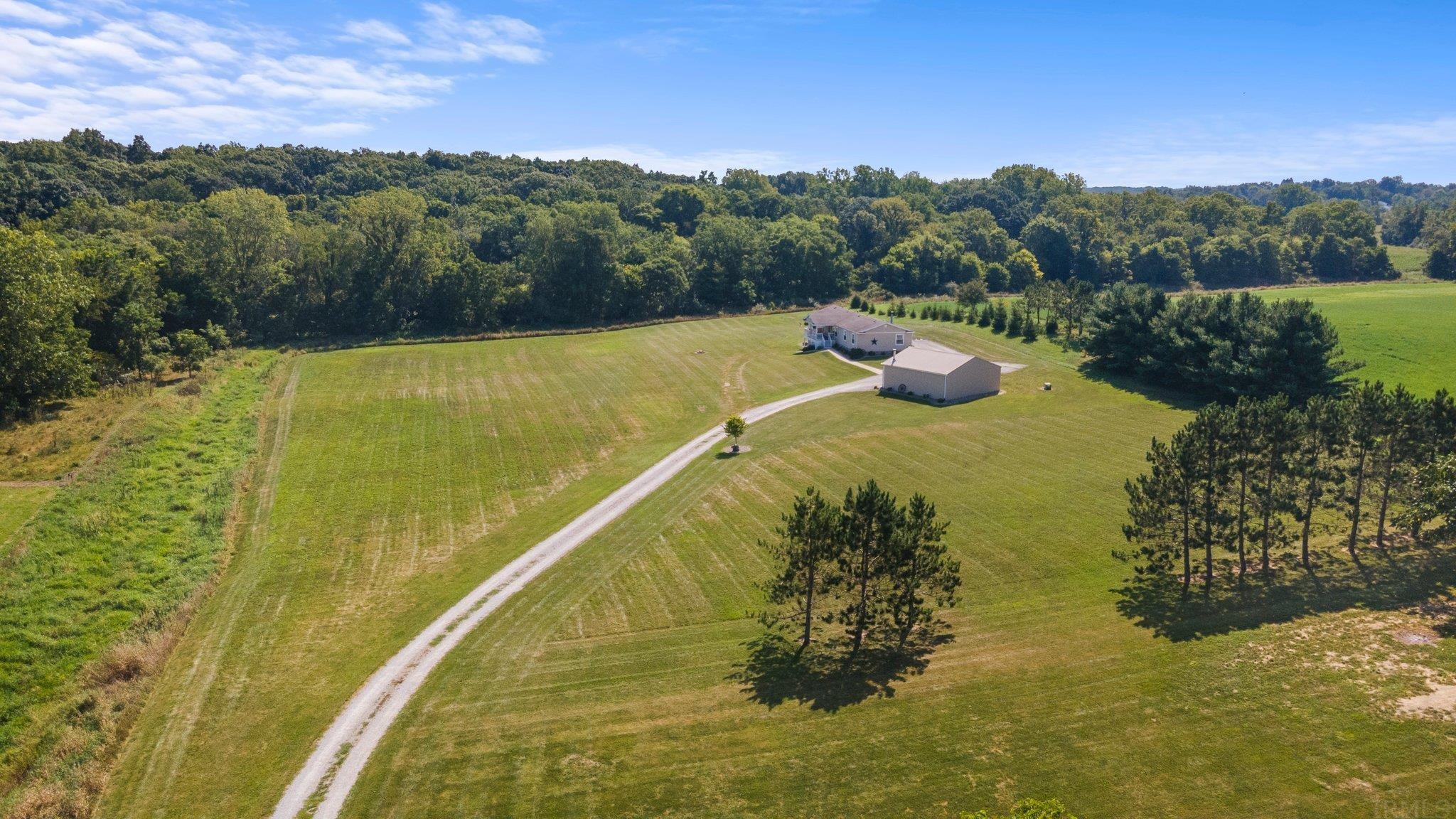 464 North Long Lake Road Albion, IN 46701 - Photo 2 of 36 Gallery Image 2