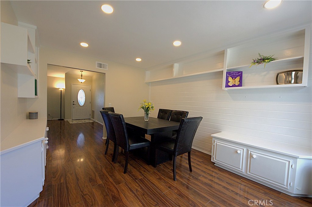28015 Tupelo Ridge Drive Valencia, CA 91354 - Photo 7 of 41 Dining Room/Family Room