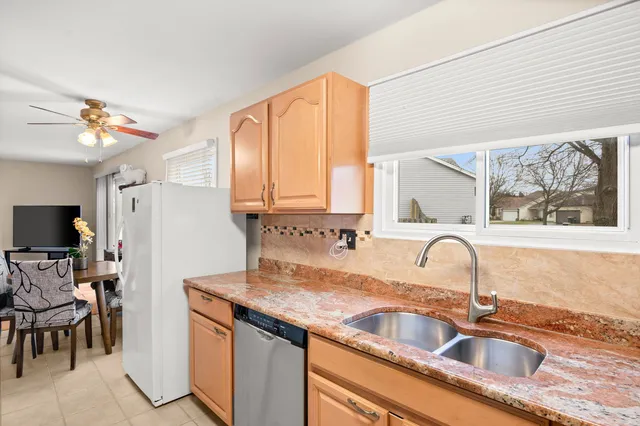 $499,900 | 2479 Carlton Drive, Woodridge, IL 60517