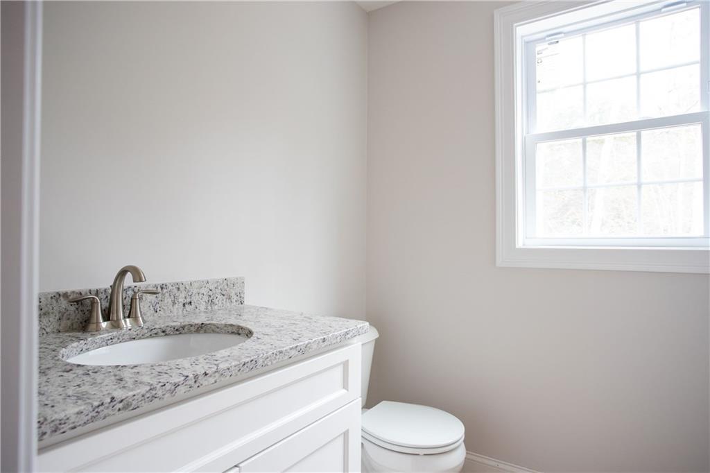 7 Great Pasture Road Cape Neddick, ME 03902 - Photo 10 of 34 The first floor half-bath.