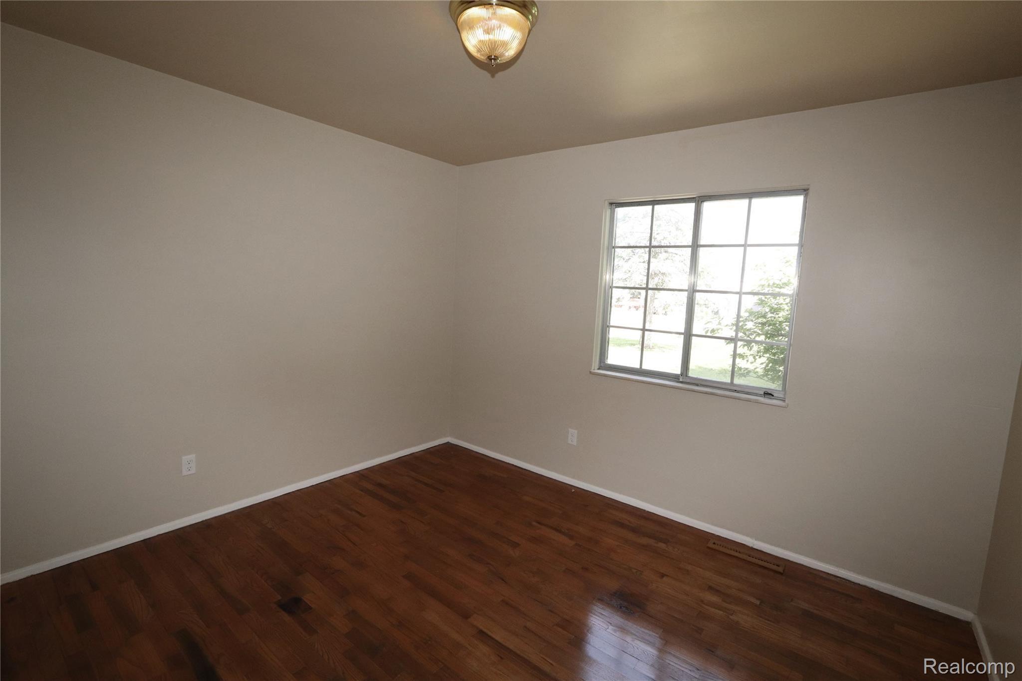 4011 Baldwin Road Grand Blanc, MI 48439 - Photo 24 of 42 IMG_7164.JPG