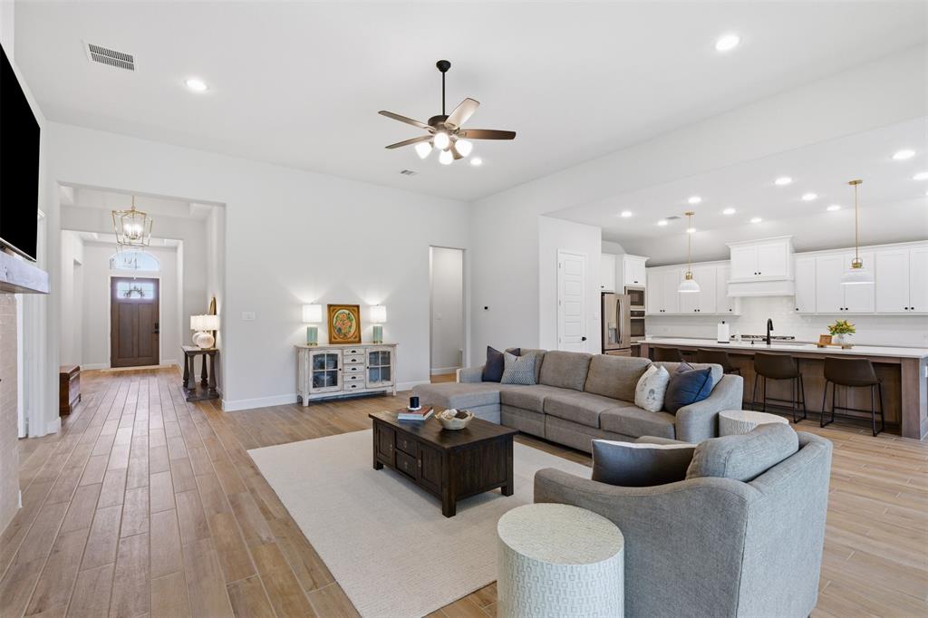 192 Shoreview Drive Rhome, TX 76078 - Photo 8 of 38