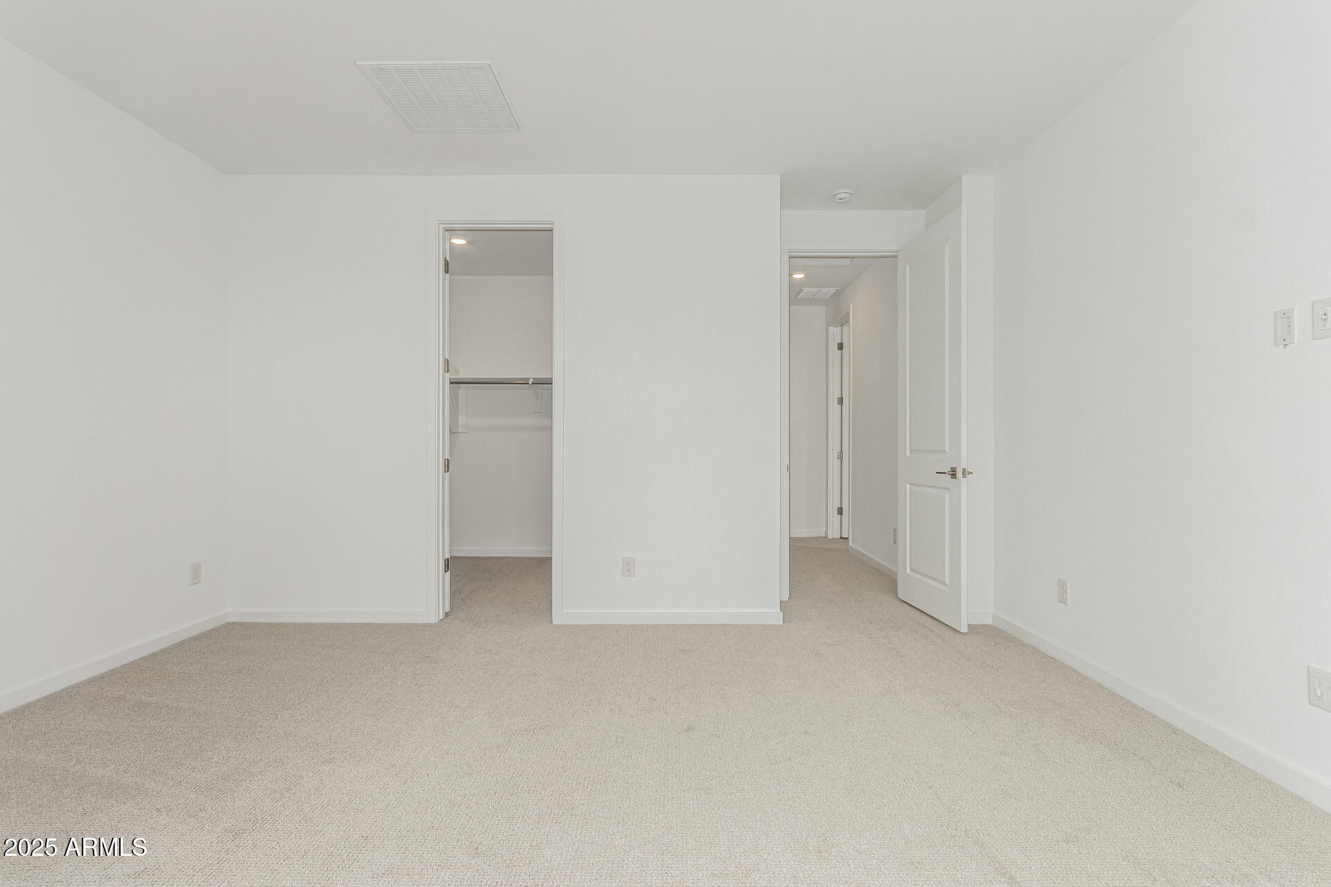 2474 West Rowel Road Phoenix, AZ 85085 - Photo 15 of 38 an empty room with closet