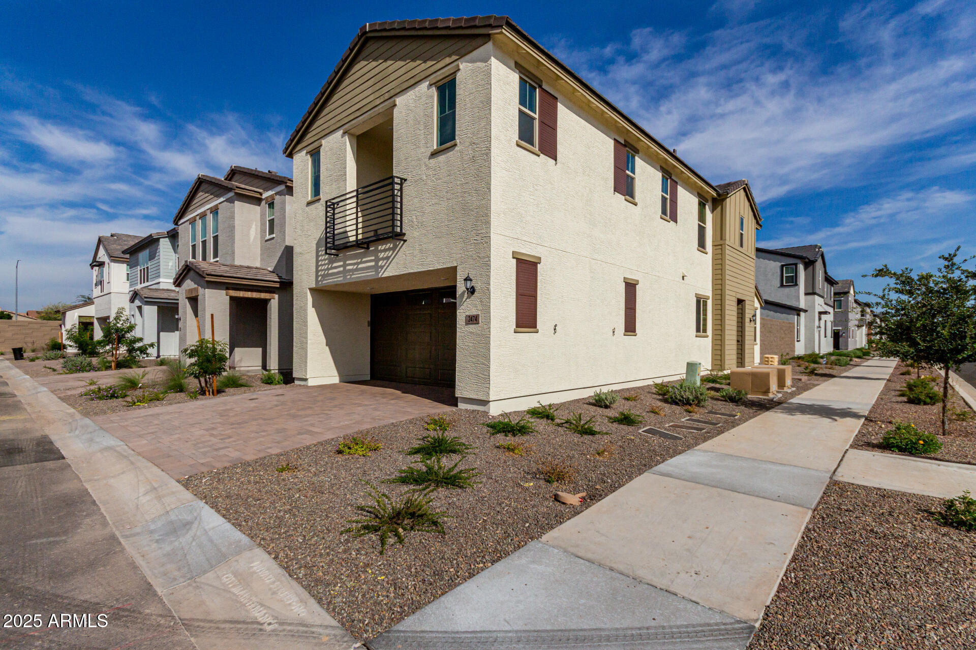 2474 West Rowel Road Phoenix, AZ 85085 - Photo 4 of 38 a front view of a house with yard