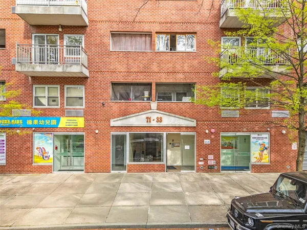 $2,800 | 71-33 162nd Street, Unit 3F | Pomonok
