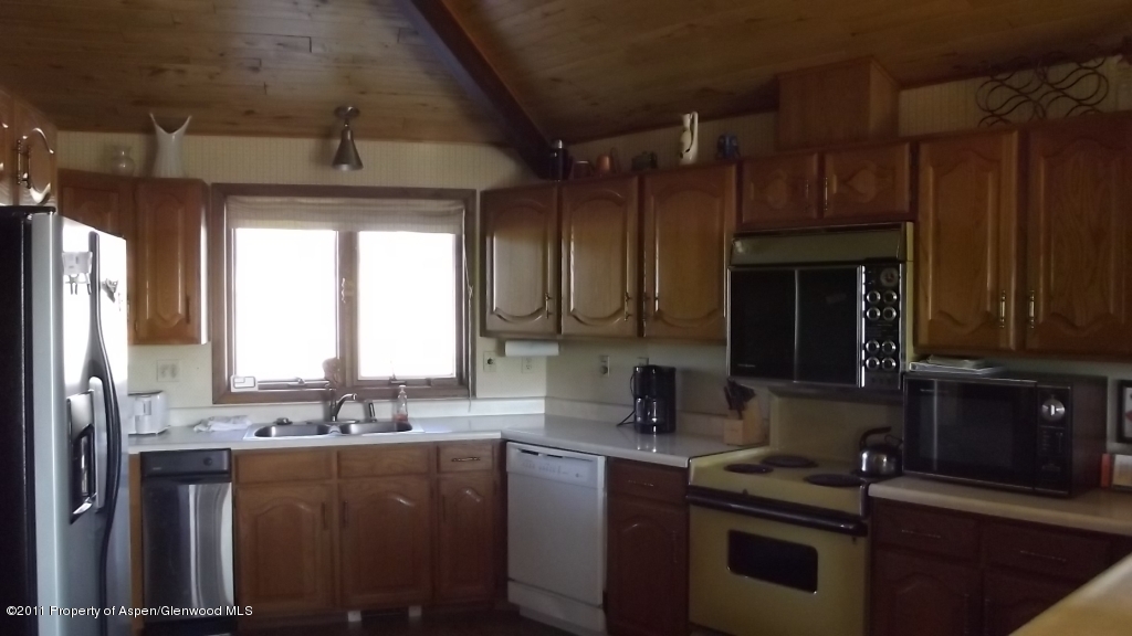 846 Mesa Drive Rifle, CO 81650 - Photo 9 of 16 kitchen