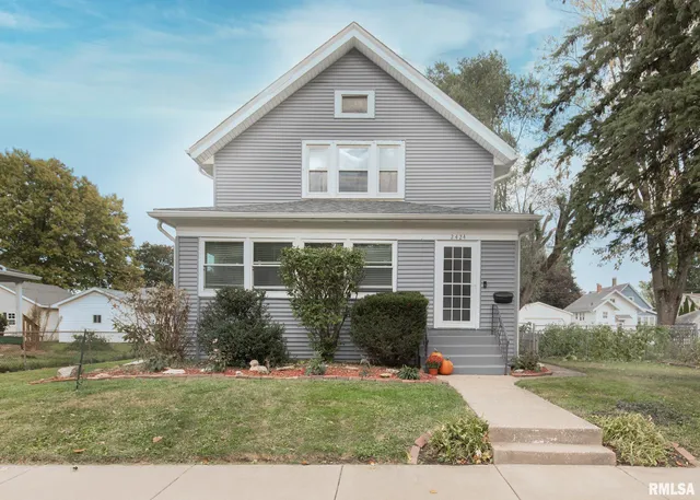 $190,000 | 2424 4th Street, Moline, IL 61265