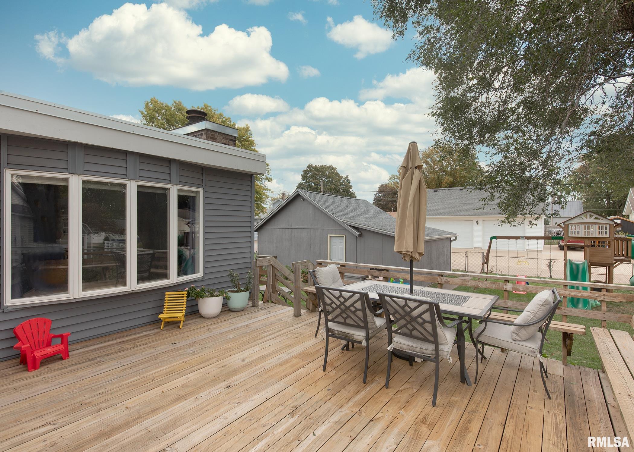 2424 4th Street Moline, IL 61265 - Photo 3 of 36