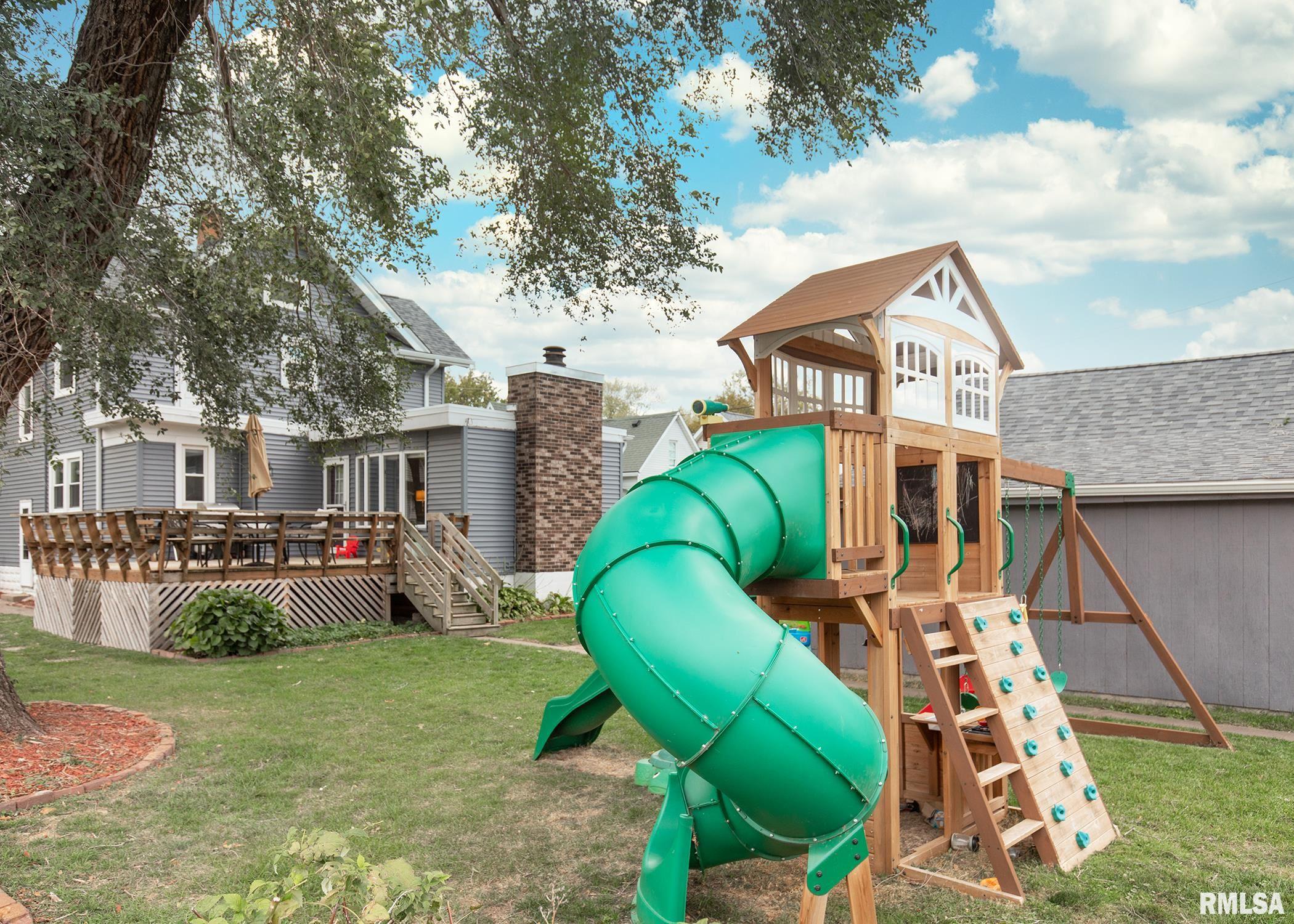 2424 4th Street Moline, IL 61265 - Photo 5 of 36