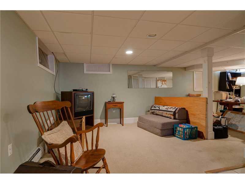 2 Fox Hill Road Freeport, ME 04032 - Photo 24 of 28 Den/Family/Great Room.