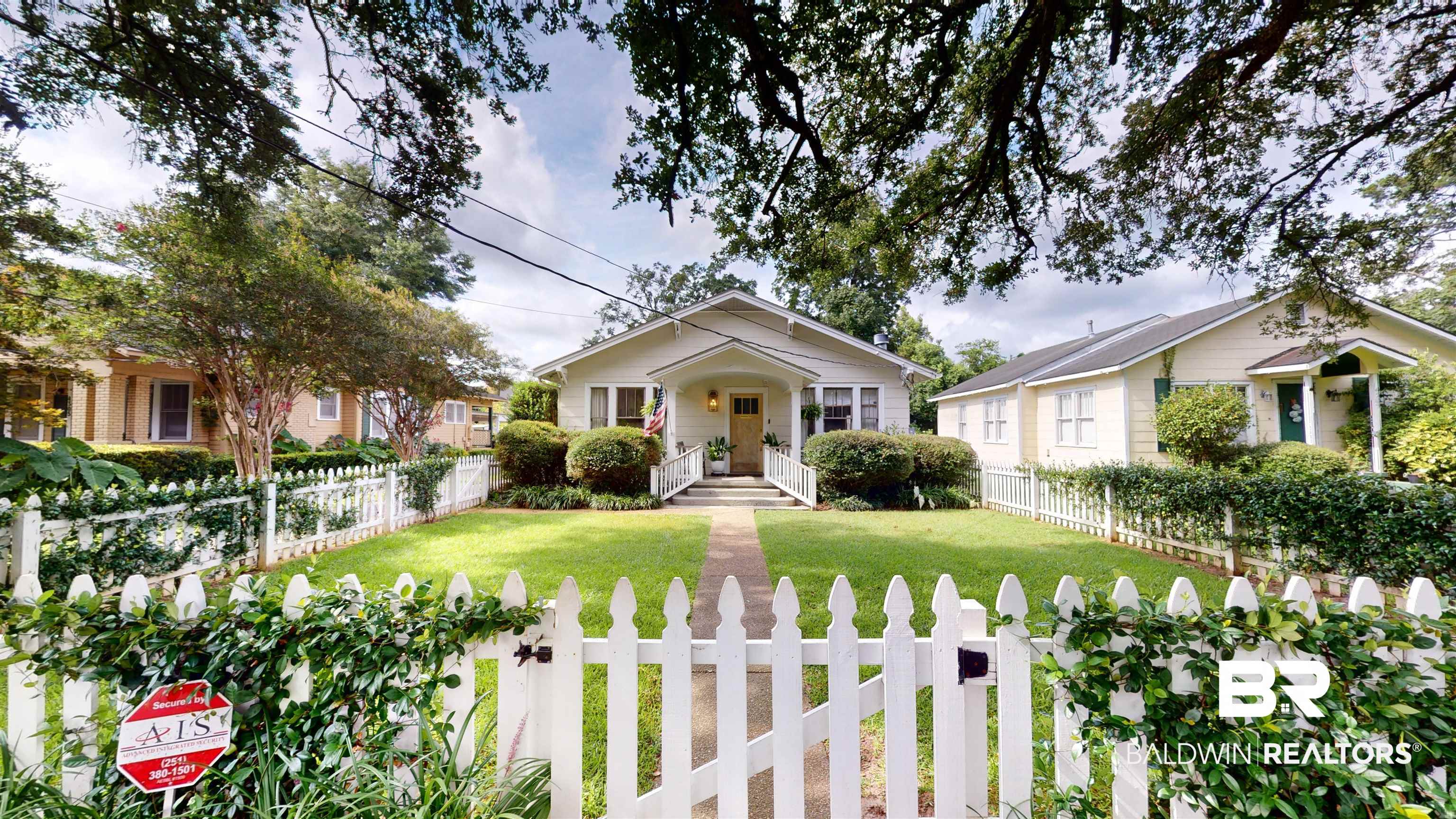 4307 Stein Street Mobile, AL 36608 - Photo 2 of 28 Bungalow-style home featuring a front lawn