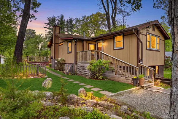 $549,000 | 3079 Maqua Place, Mohegan Lake, NY 10547