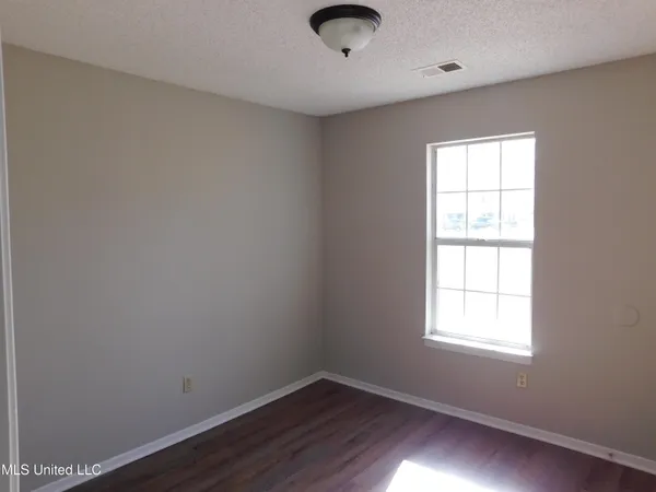 $1,325 | 5820 Briarwood Drive, Horn Lake, MS 38637