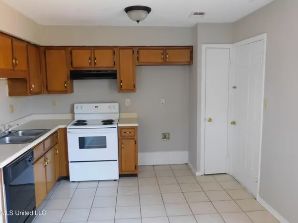 $1,325 | 5820 Briarwood Drive, Horn Lake, MS 38637