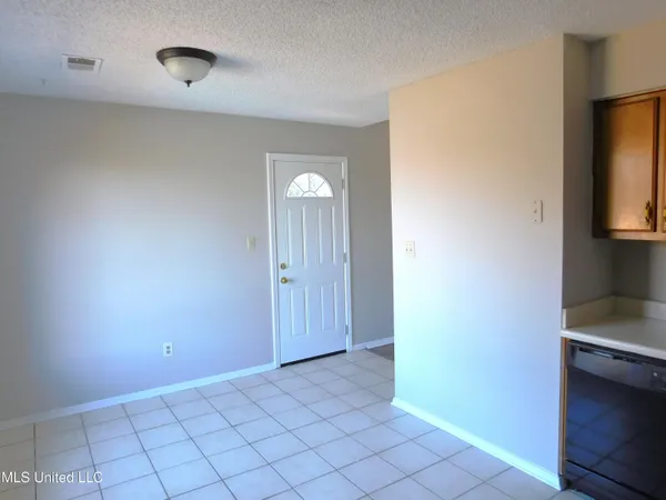 $1,325 | 5820 Briarwood Drive, Horn Lake, MS 38637