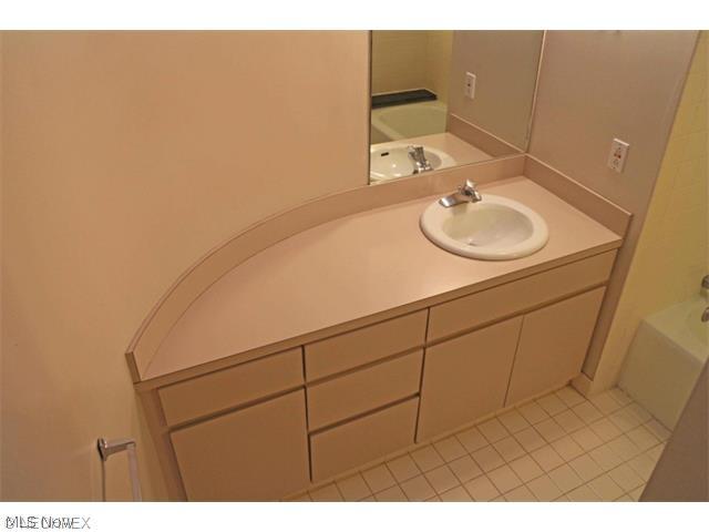 2043 Random Road, Unit 103 Cleveland, OH 44106 - Photo 9 of 11
