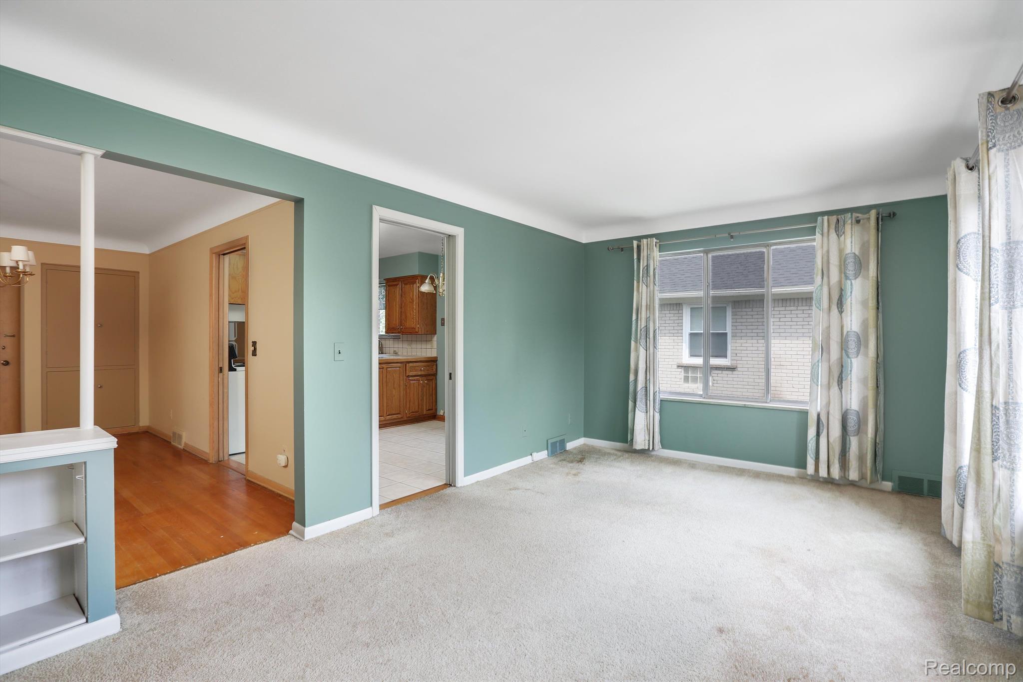 834 Harcourt Road Grosse Pointe, MI 48230 - Photo 17 of 30 Unit 836- Living